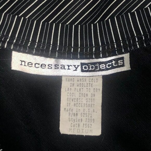 Black and White Stripe V-Neck Sleeveless Top - Picture 4 of 4